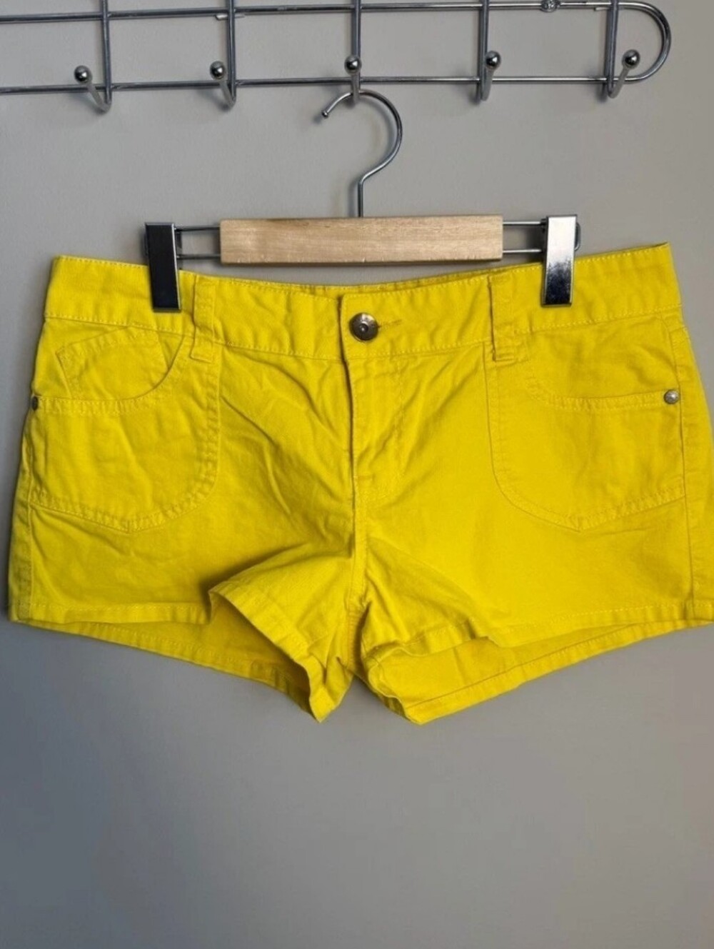 L.E.I. Ashley Lowrise Womens Yellow Denim Shorts Juniors 9 Summer Casual Preppy